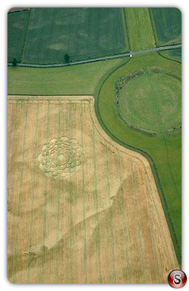 Crop circles - Thornborough henge 2003