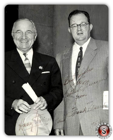 Frank Edwards ( a destra ) con l'ex Il presidente Harry Truman