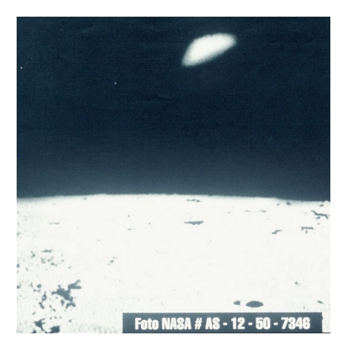 Foto NASA - Apollo 12. Rotolo n. 50, negativo n. 7346. Foto durante il passaggio orbitale che ritrae un oggetto anomalo.