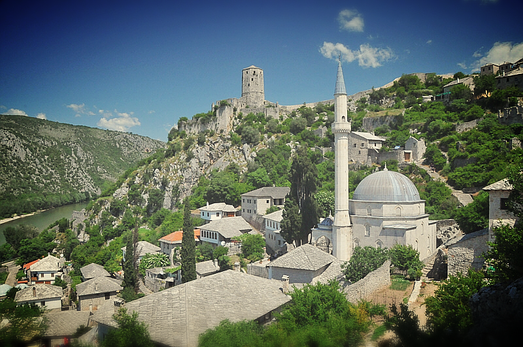 Pocjitelj Bosnia Herzegovina la città di pietra sito UNESCO vista dall'alto panoramica