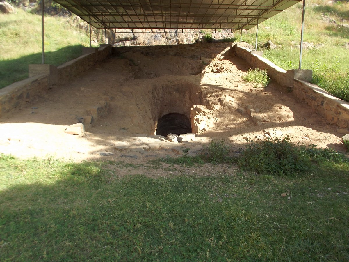 La Tombe du Roi Bazen.  Trek, randonnée et visite d'Axum en Ethiopie.