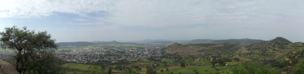 Vue du sommet du piton. Trek, randonnée et visite d'Axum en Ethiopie. Autour d'Axum. Le monastère St Pantalewon