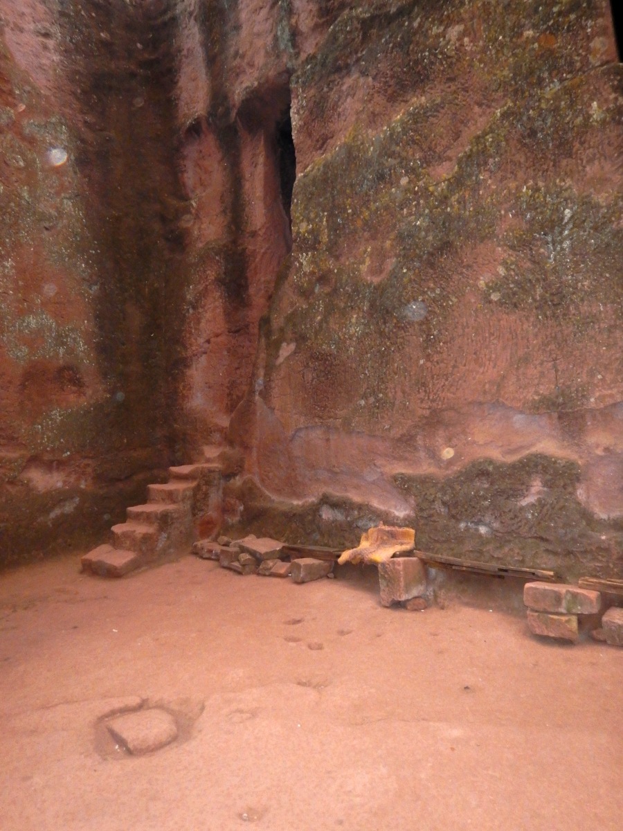 L'entrée du monastère. Entrance of monastry.  Trek, randonnée autour des églises monolithiques  de Lalibela en Ethiopie Trek à  Lalibela Voyage Séjour Trekking Randonnée Road Trip en Ethiopie.  