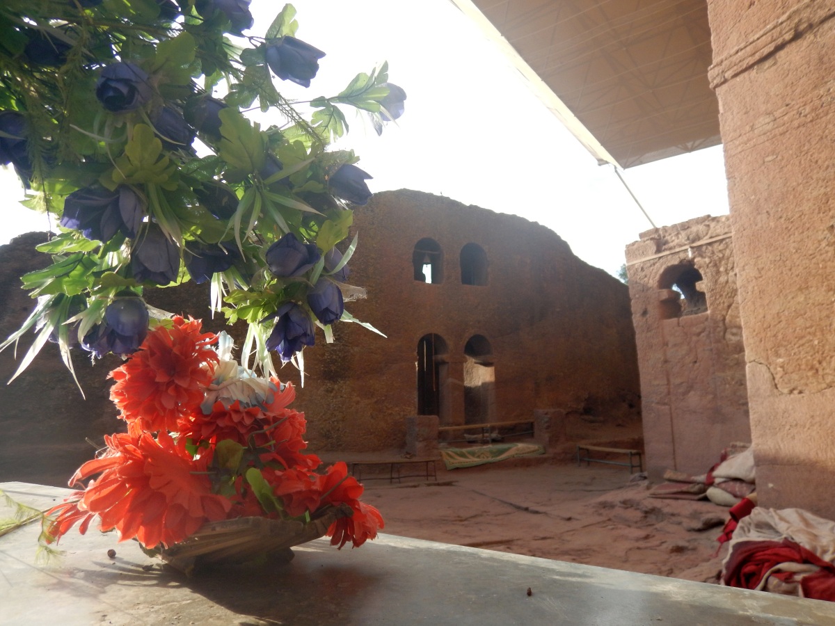 Visite de L'Eglise Beta Denaghel, l'Eglise des vierges, à Lalibela en Ethiopie Trek à  Lalibela Voyage Séjour Trekking Randonnée Road Trip en Ethiopie.  