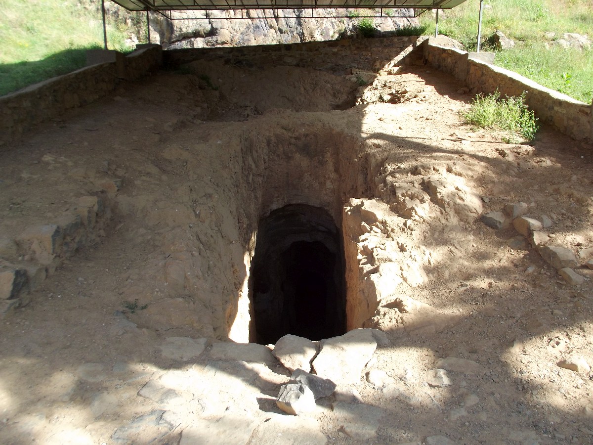 La Tombe du Roi Bazen.  Trek, randonnée et visite d'Axum en Ethiopie.