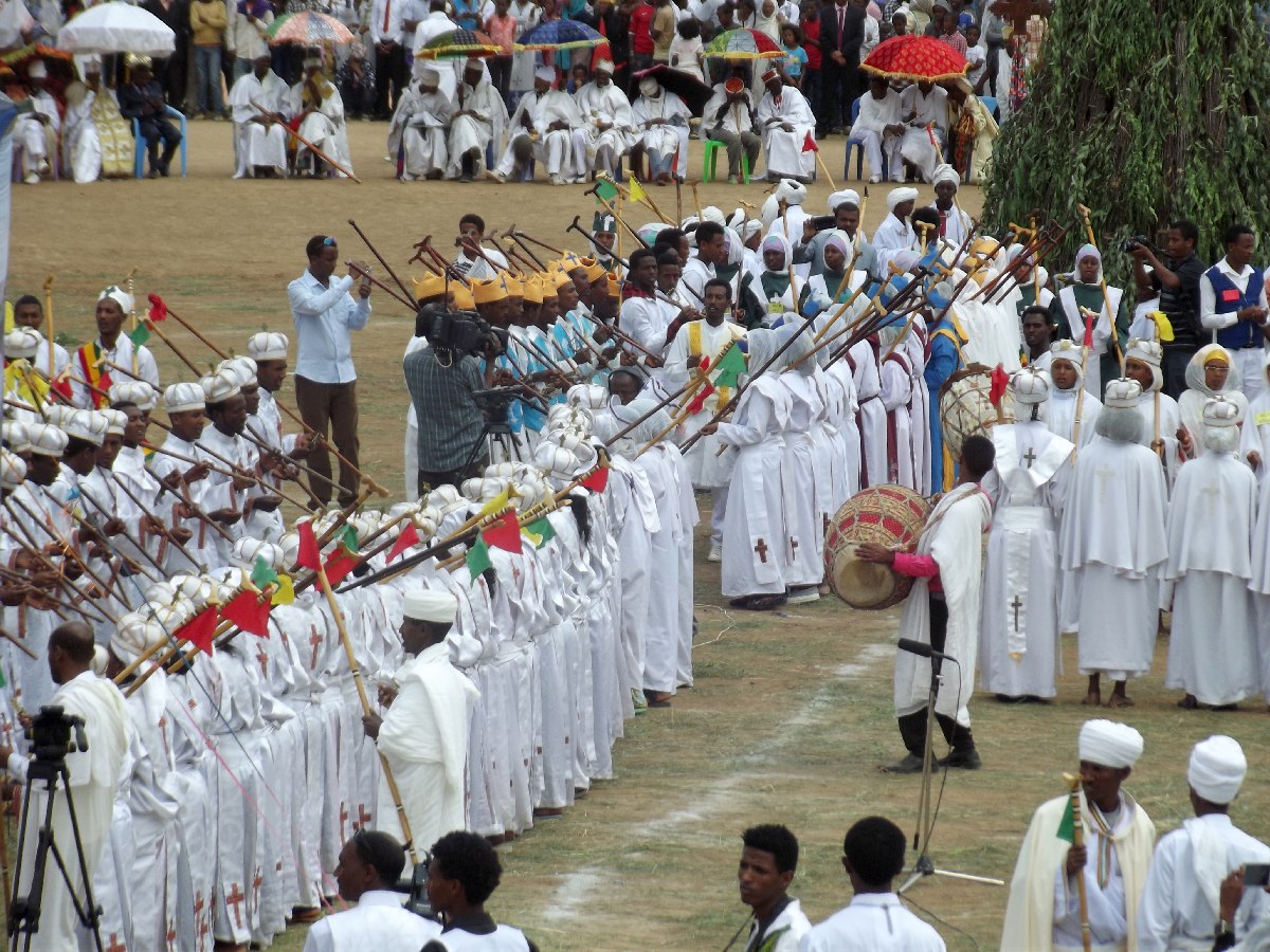 Trek, randonnée et visite d'Adigrat en Ethiopie. Célébration de la fête de Meskel.