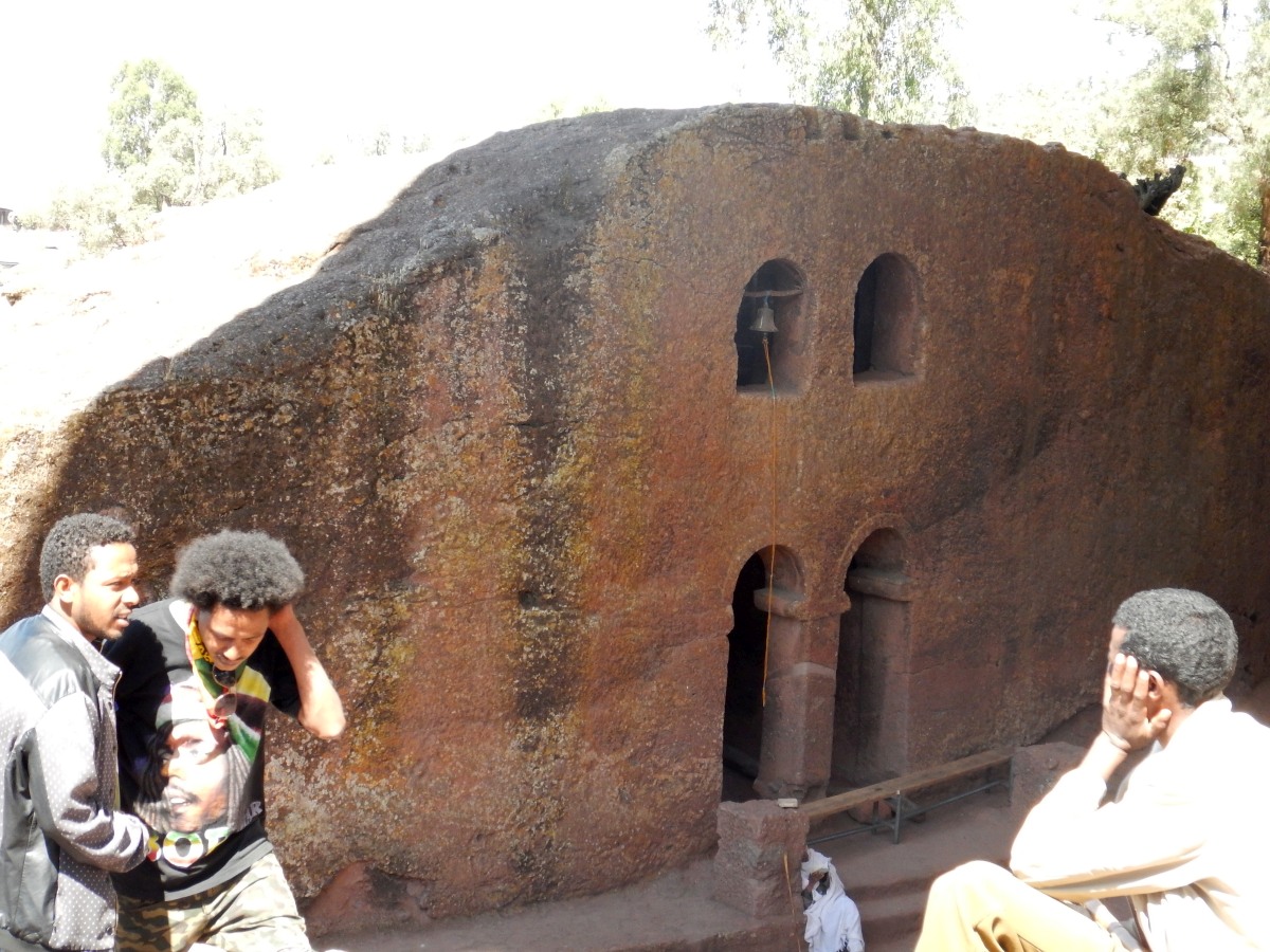 Visite de L'Eglise Beta Denaghel, l'Eglise des vierges, à Lalibela en Ethiopie Trek à  Lalibela Voyage Séjour Trekking Randonnée Road Trip en Ethiopie.  