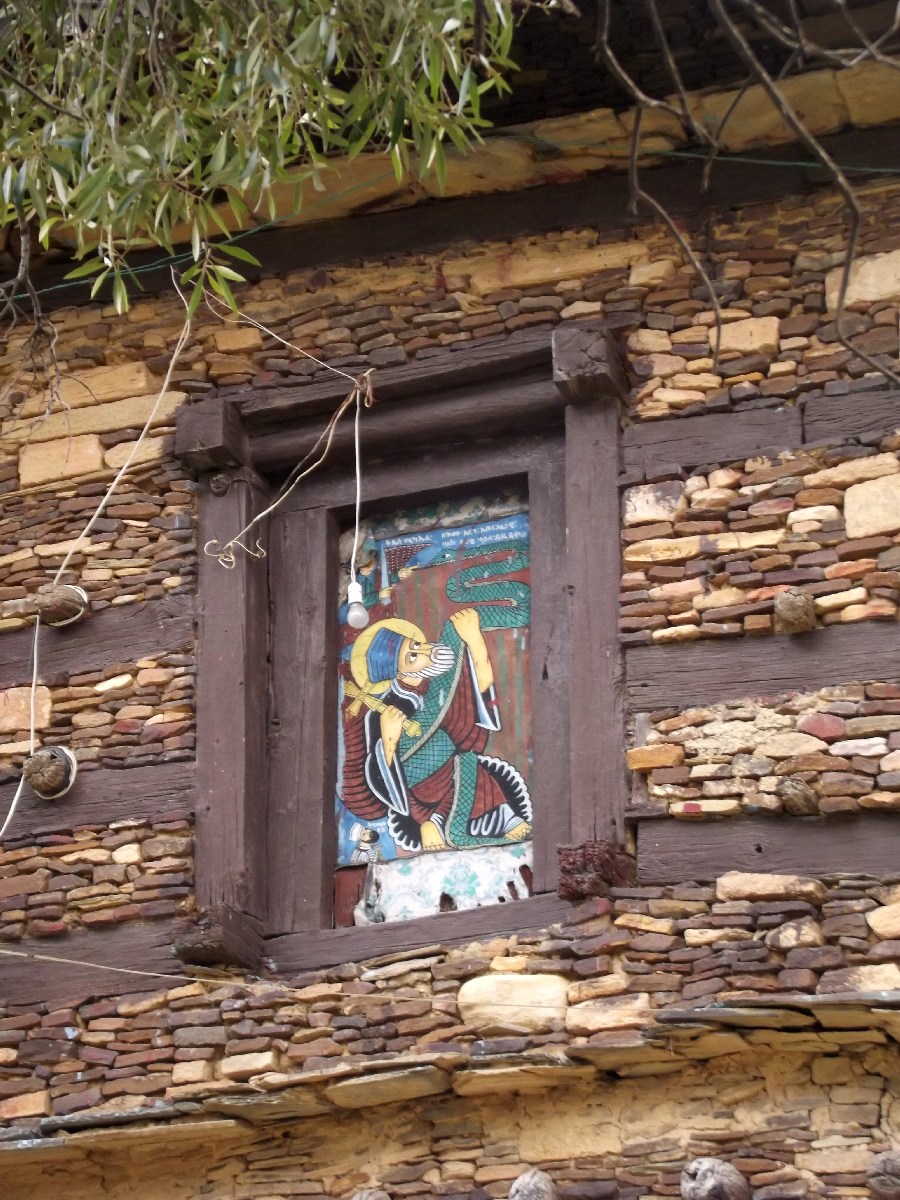 Le Saint Abuna Aregawi porté par le serpent vers le sommet de l'Amba. Trek et randonnée, visite de Debre Damo en Ethiopie.  L'Eglise Abba Aregawi. 