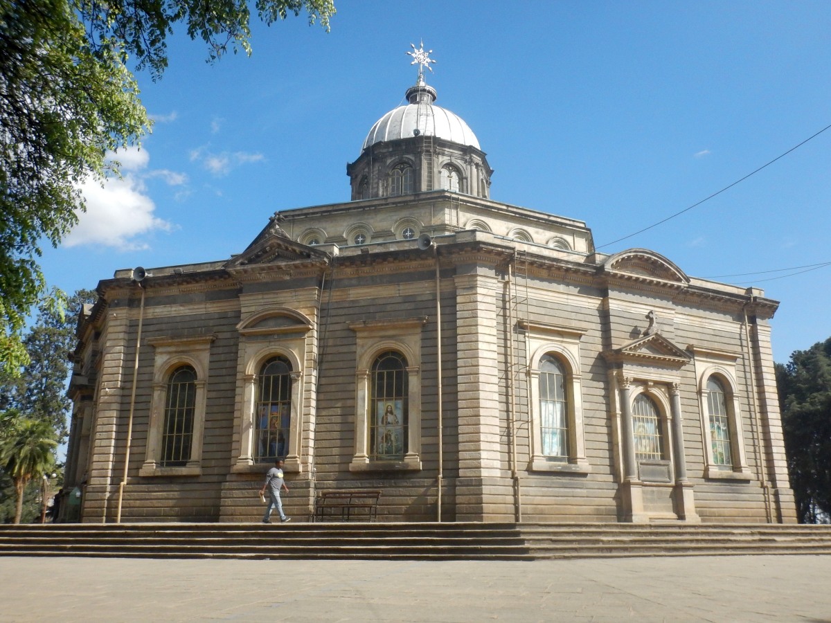 Visite de l'église Saint Georges d'Addis Abeba en Ethiopie. 