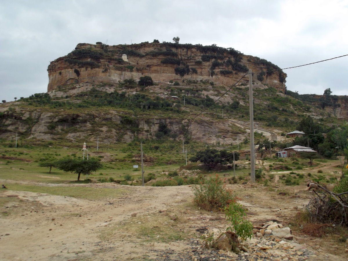 L'Amba de Dabra Damo. Le Monastère se trouve au sommet à 3000 m d'altitude. Trek et randonnée, Road Trip jusqu'à Debre Damo en Ethiopie. 