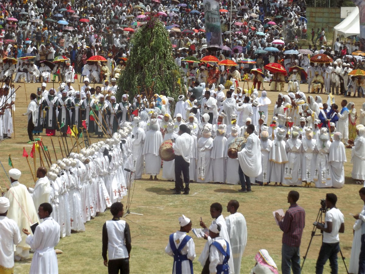 Trek, randonnée et visite d'Adigrat en Ethiopie. Célébration de la fête de Meskel.
