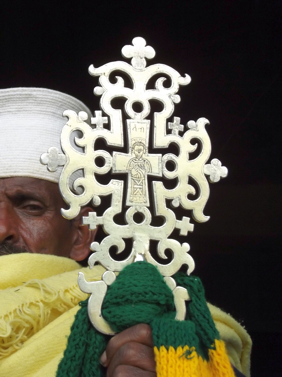 La croix en or de l'Empereur Zara Yacob. Trek, randonnée et visite d'Axum en Ethiopie. Autour d'Axum. Le monastère St Pantalewon