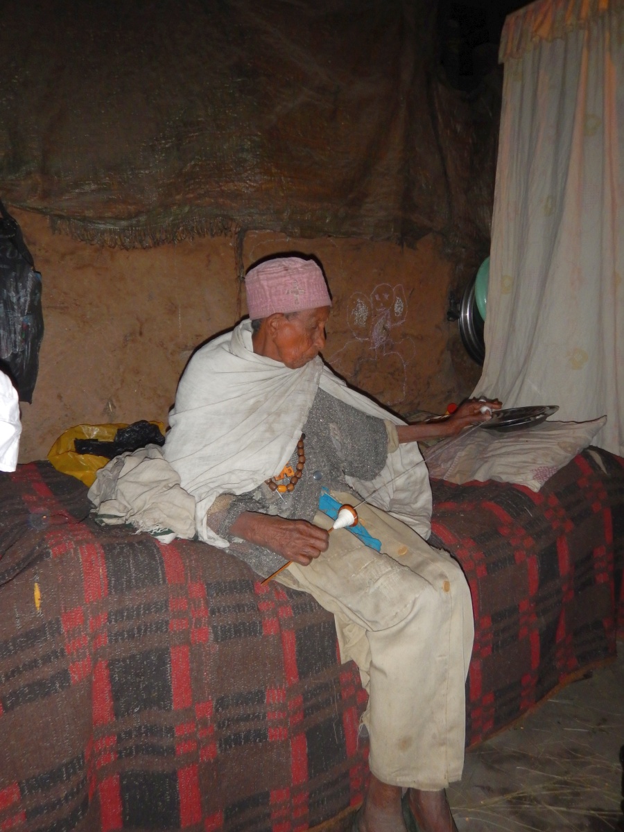 Une none file. Visite du monastère de Lalibela en Ethiopie