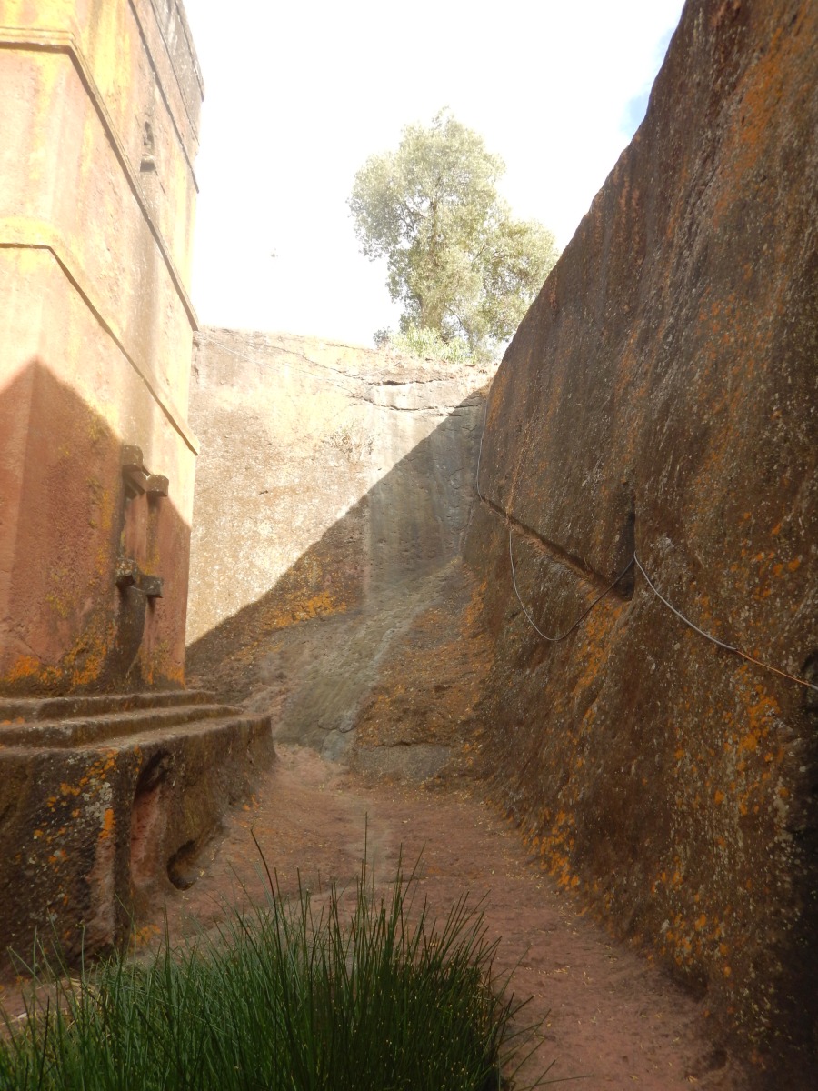 Le Mont des Oliviers. Visite de l'église St Georges /  Beta Ghiorgis de Lalibela en Ethiopie  Trek à  Lalibela Voyage Séjour Trekking Randonnée Road Trip en Ethiopie.  