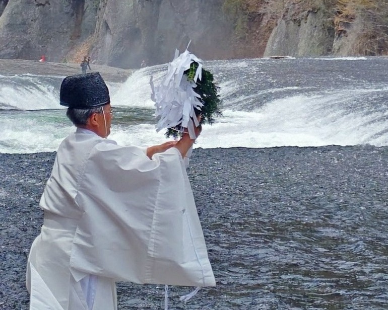 令和8年度「吹割の滝安全祈願祭（滝開き）」が行われました。