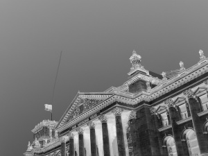 Diese digital bearbeitete Fotografie von Thorsten Hülsberg zeigt den Reichstag in Berlin.