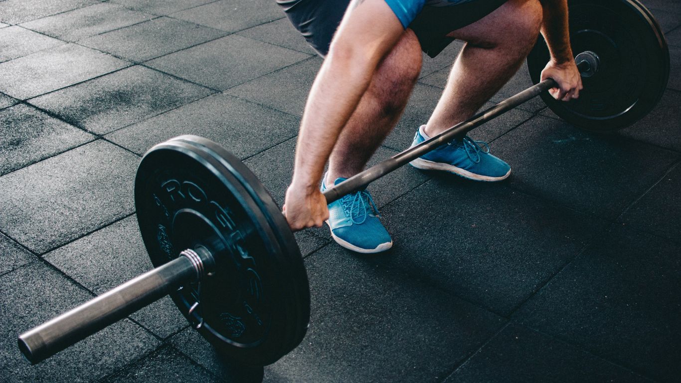 関節角や関節を動かす順番で効果は変わる！ 〜トレーニングフォームの重要性について〜