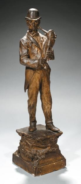 Joueur de cornemuse. Sculpture en plâtre à patine brune. Signé et daté au dos «J. Baffier 1888». Socle annoté «Pierre GRISOL,Compagnon de Nevers Ier musicien de France et de Navarre»
