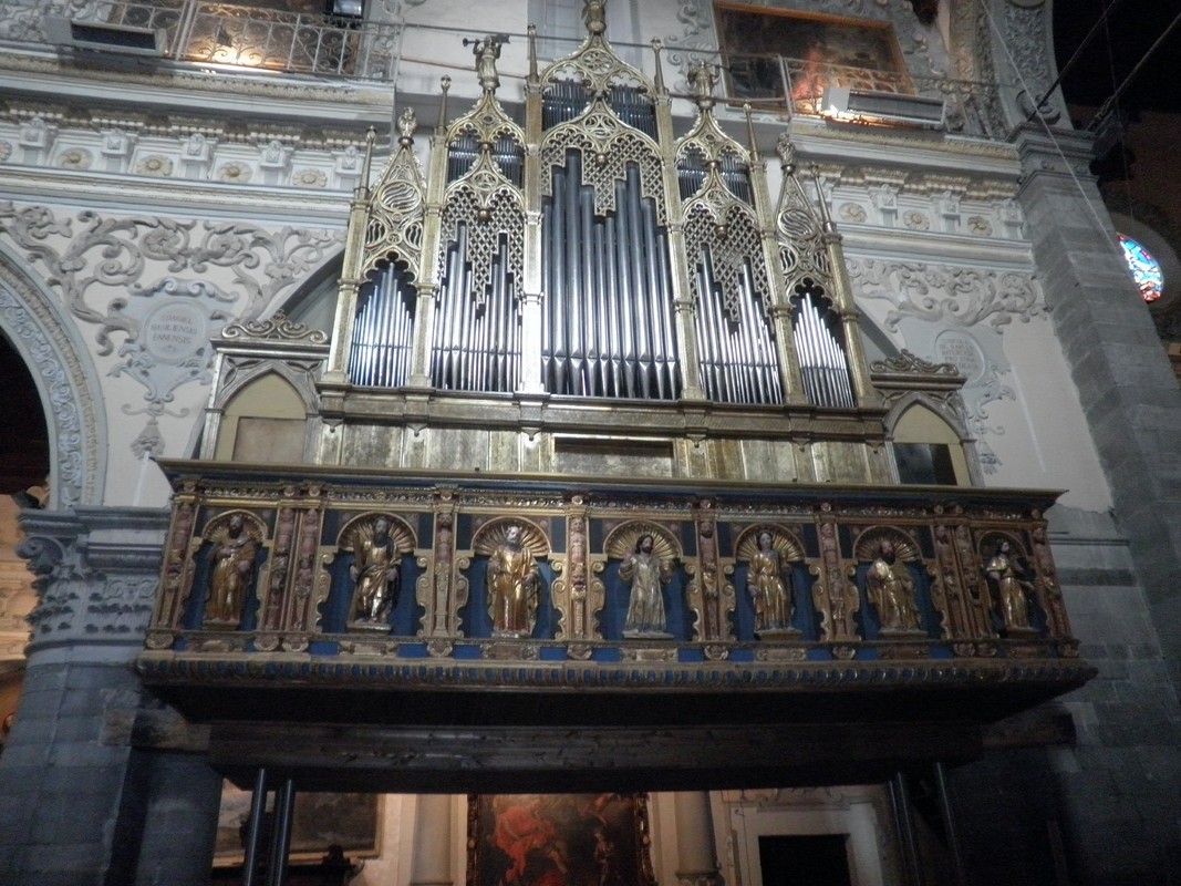 Tribune d'orgue en bois ciselé du XVème
