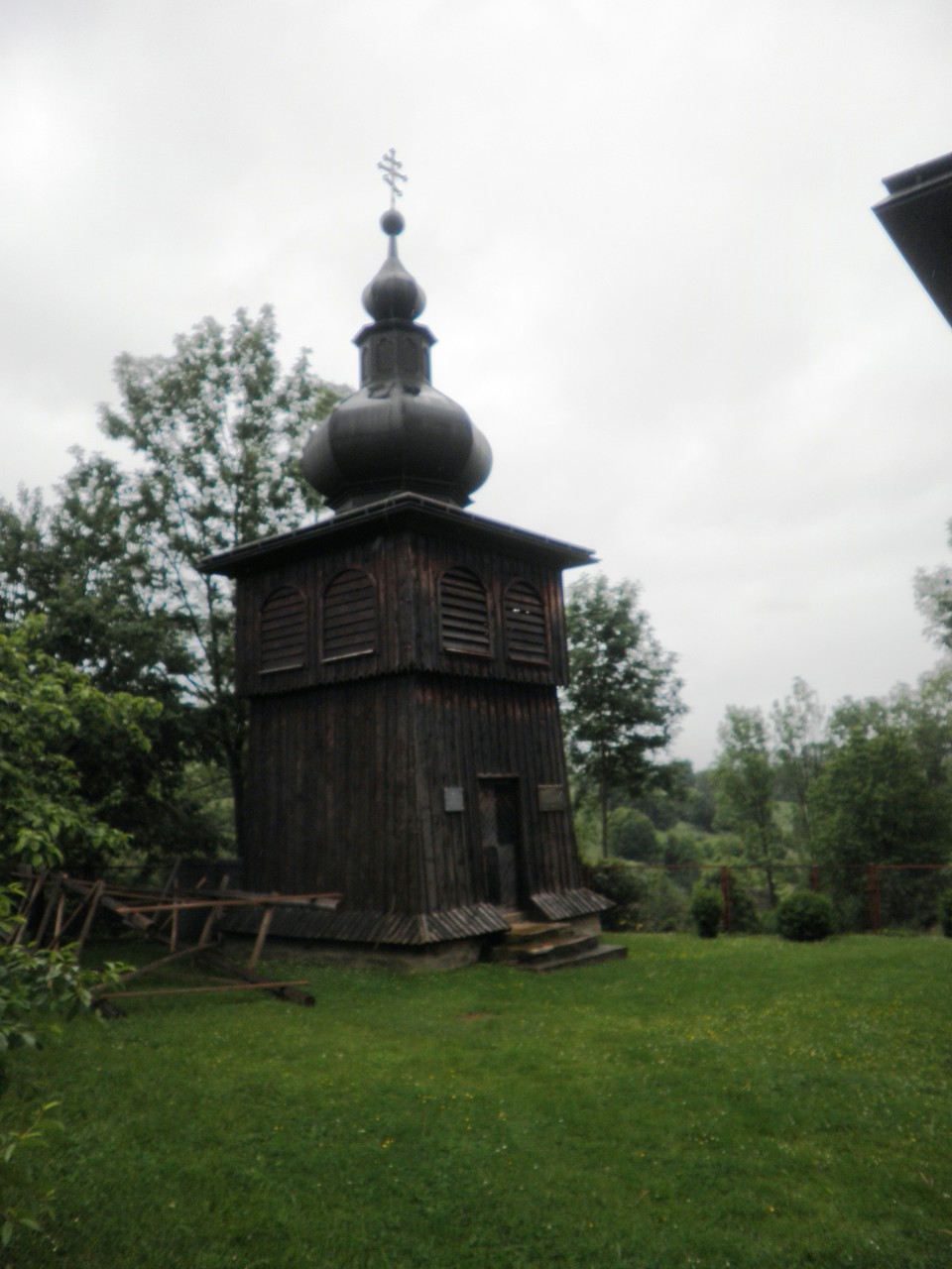 Sur la route des icônes de la vallée de l'Oslawa, au sud de Sanok,l'église de Morochow et son clocher