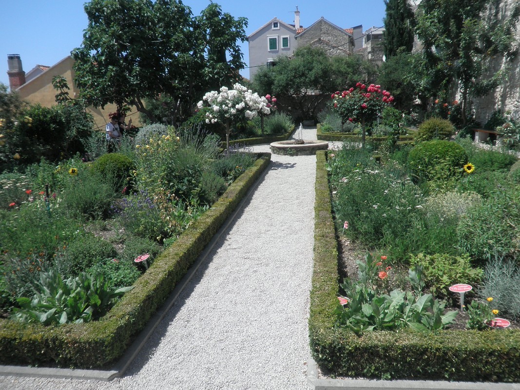 Jardin médiéval du couvent St Laurent