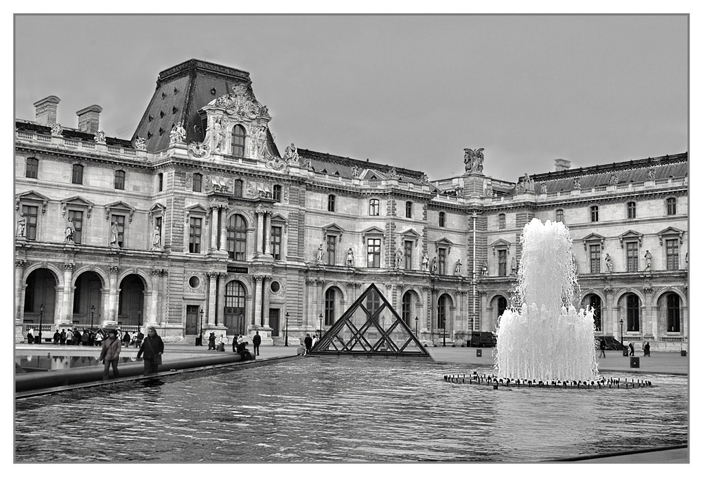 Paris : Le Louvre