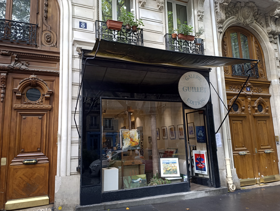 Vitrine Galerie Guillet 75009 Paris.