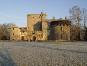 le chateau- fort  médiéval de Tennessus en hiver