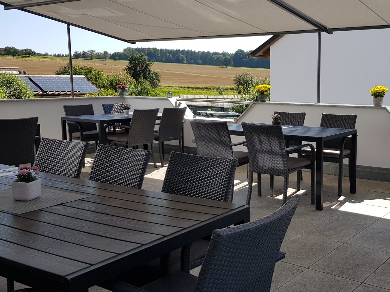 Terrasse (25 Plätze)
