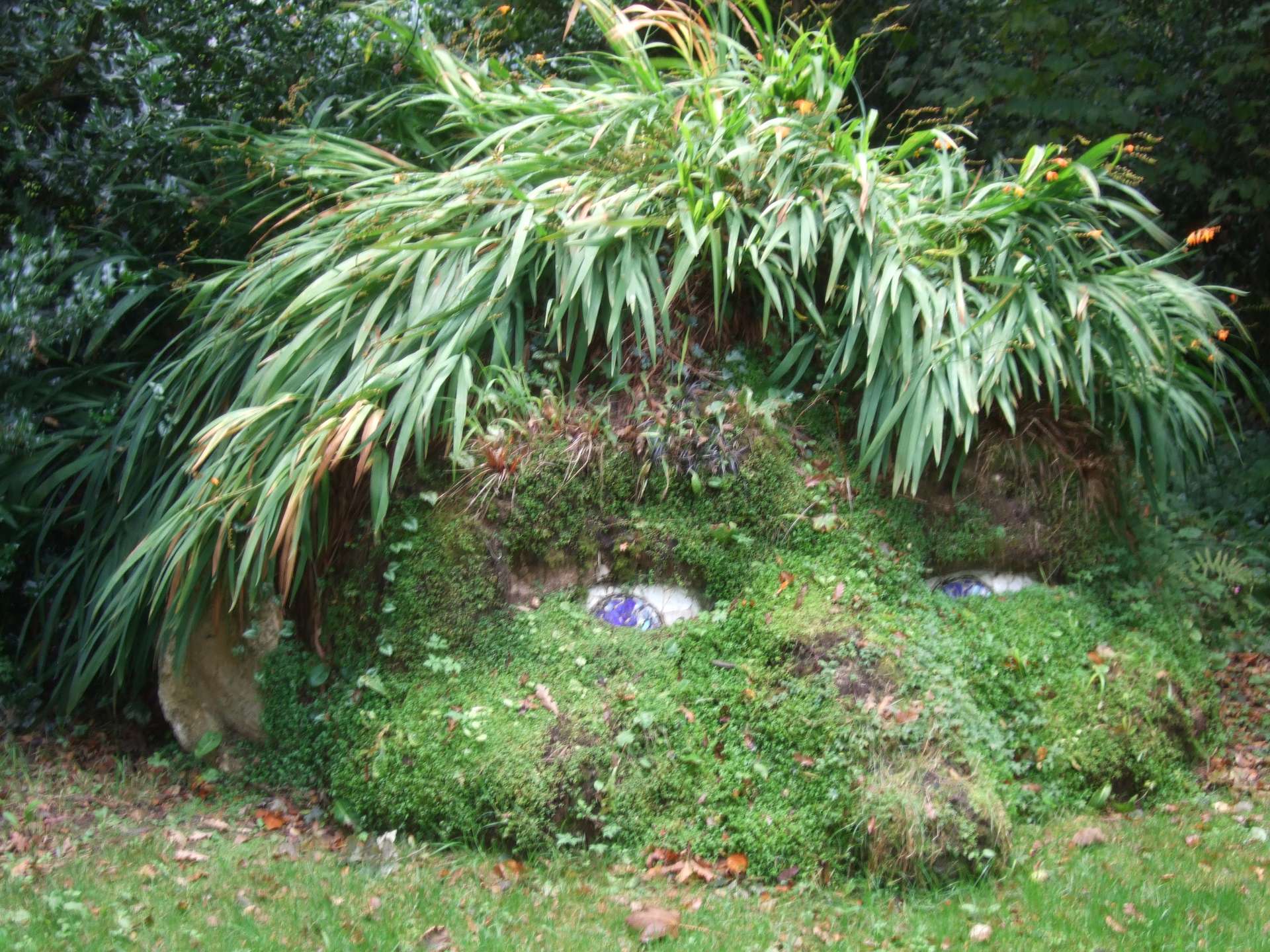 aus Pflanzen geformter Trollkopf in den Lost Gardens of Heligan ©My own Travel