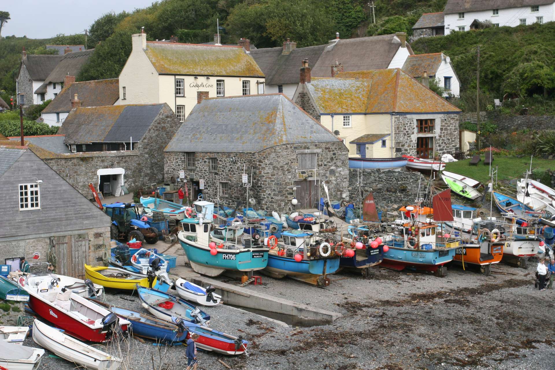 Hafen des Fischerortes Mevagissey bei Ebbe in Cornwall ©My own Travel