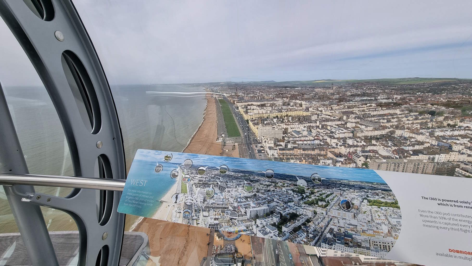 Blick vom i360 Tower auf das Seebad Brighton und die Küste ©My own Travel