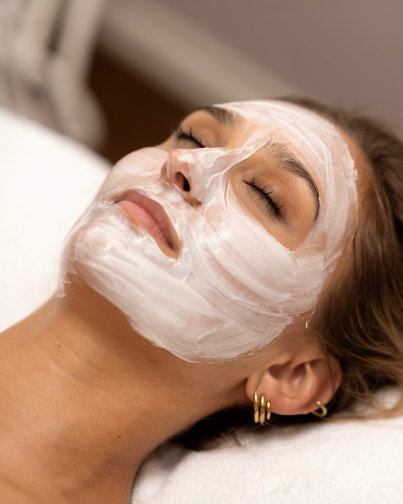 Klassische Wellness- Gesichtsbehandlung, intensive Hautpflege