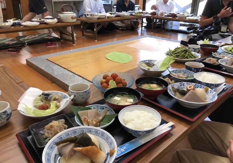 池田町の食の写真、こんにゃく道場にて(定食)