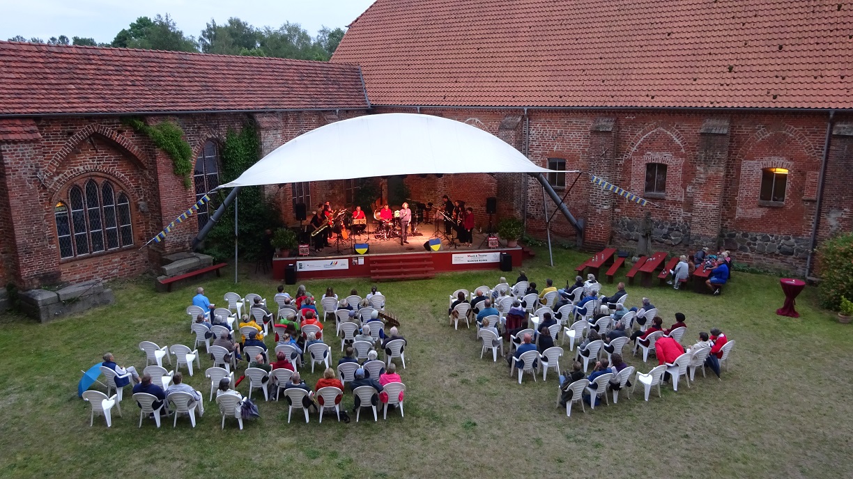 Gut gefüllt zeigte sich an diesem Abend der Nonnengarten. | Foto: R. Dübler