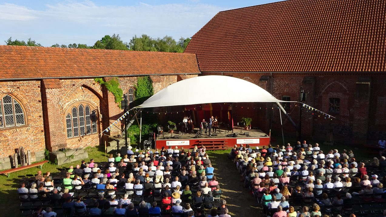 Sommerstimmung bei bester Laune und flimmernder Luft im Nonnengarten