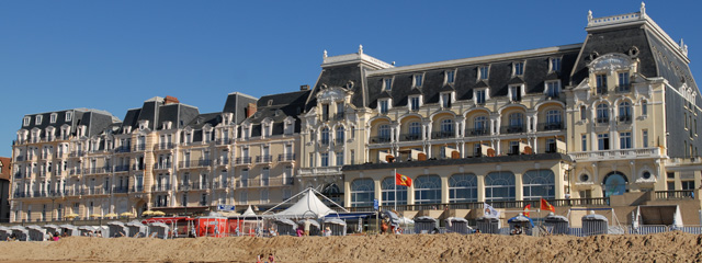 gite vue mer - Cabourg - Normandie - La plage  Cabourg - Appartement - les Marines de Cabourg - séjour - vacances - week-end weekend équipement bébé Thalasso thalazur casino hippodrome golf plage du débarquement Caen houlgate  location ouistreham deauvile