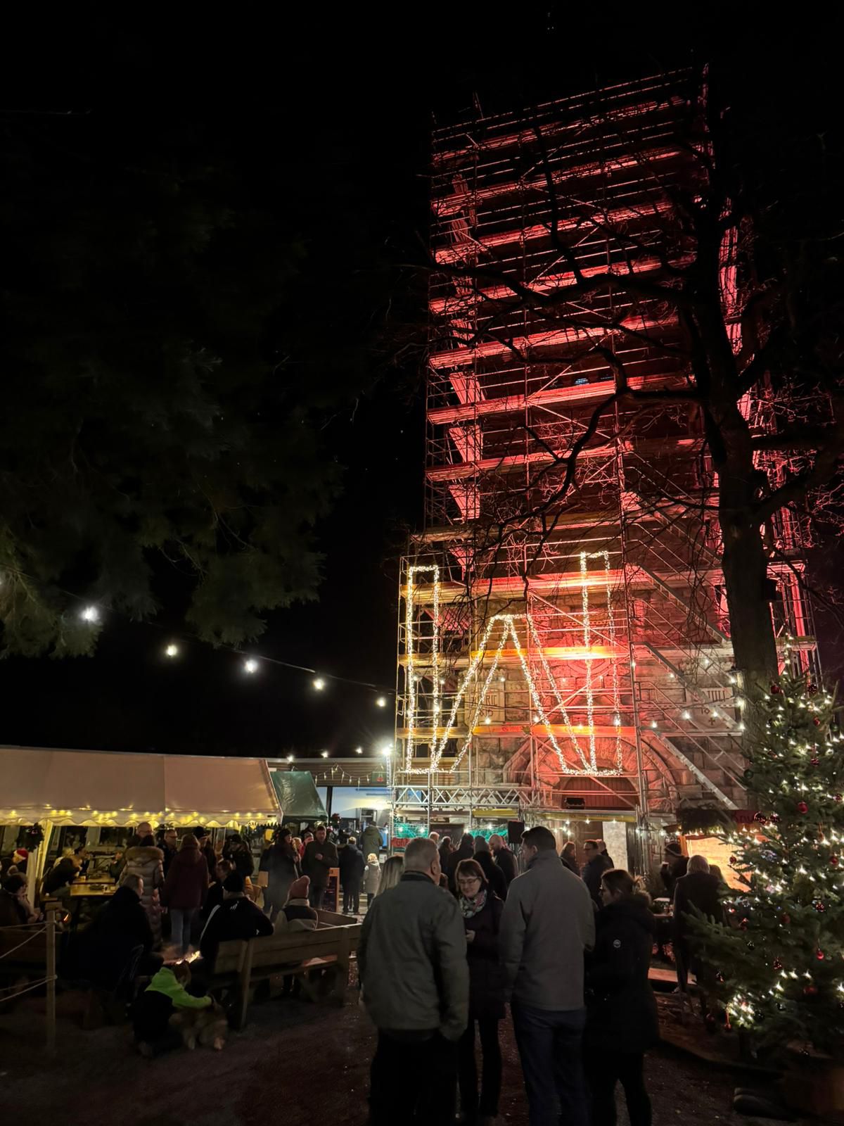 Gerüst mit sicheren Arbeitsebenen und Absturzsicherung am Bismarckturm