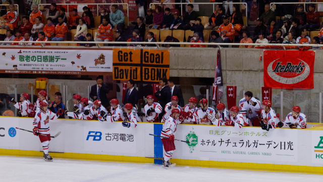 アイスバックス vs チャイナドラゴン: チェン選手の決勝ゴール