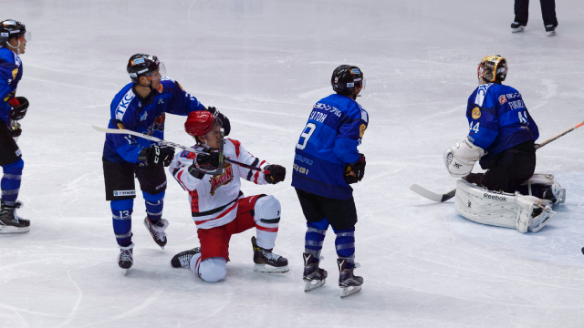 アイスバックス vs チャイナドラゴン: 近藤選手のゴール