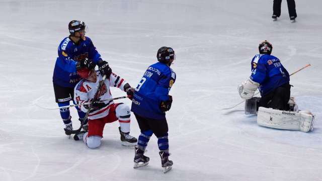 アイスバックス vs チャイナドラゴン: 近藤選手のゴール