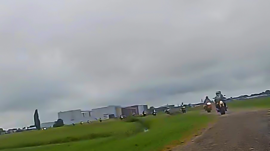 Hele sliert motoren achter je aan. Vet!!