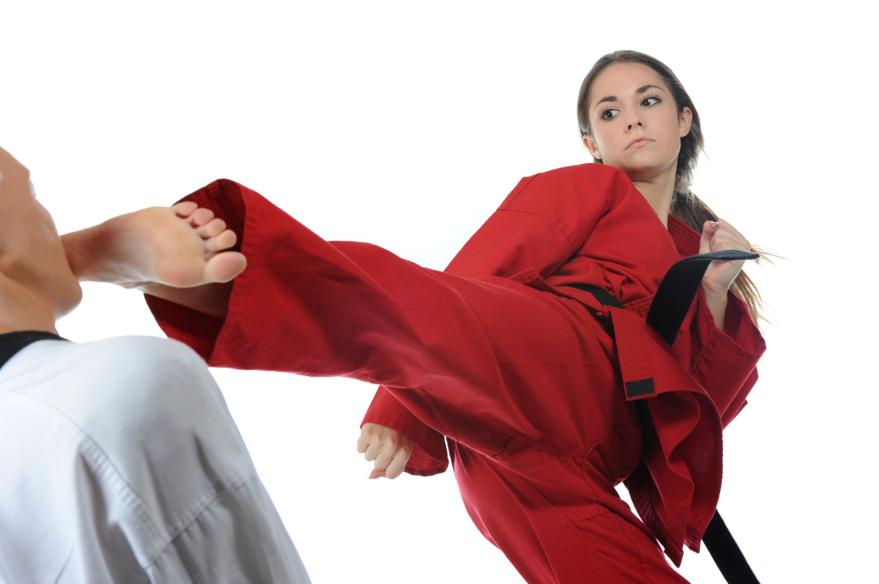 Women high heels kick в фильмах. Девушка птнанает парня. Women high heels kick. Девушка бьет ногой красиво. Девушка бьет ногой красиво.