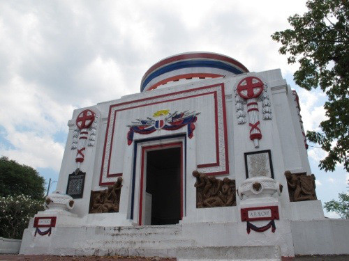 The Veterans Mausoleum, source: https://marilil.wordpress.com/category/dont-skip-manila/page/2/