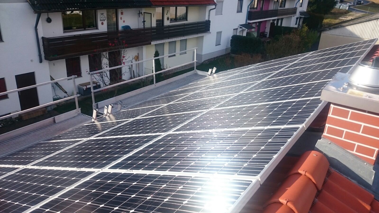 9,57 kWp Photovoltaikanlage mit Sharp Module  mit Senec 7.5 Lithium Speicher in Kelheim