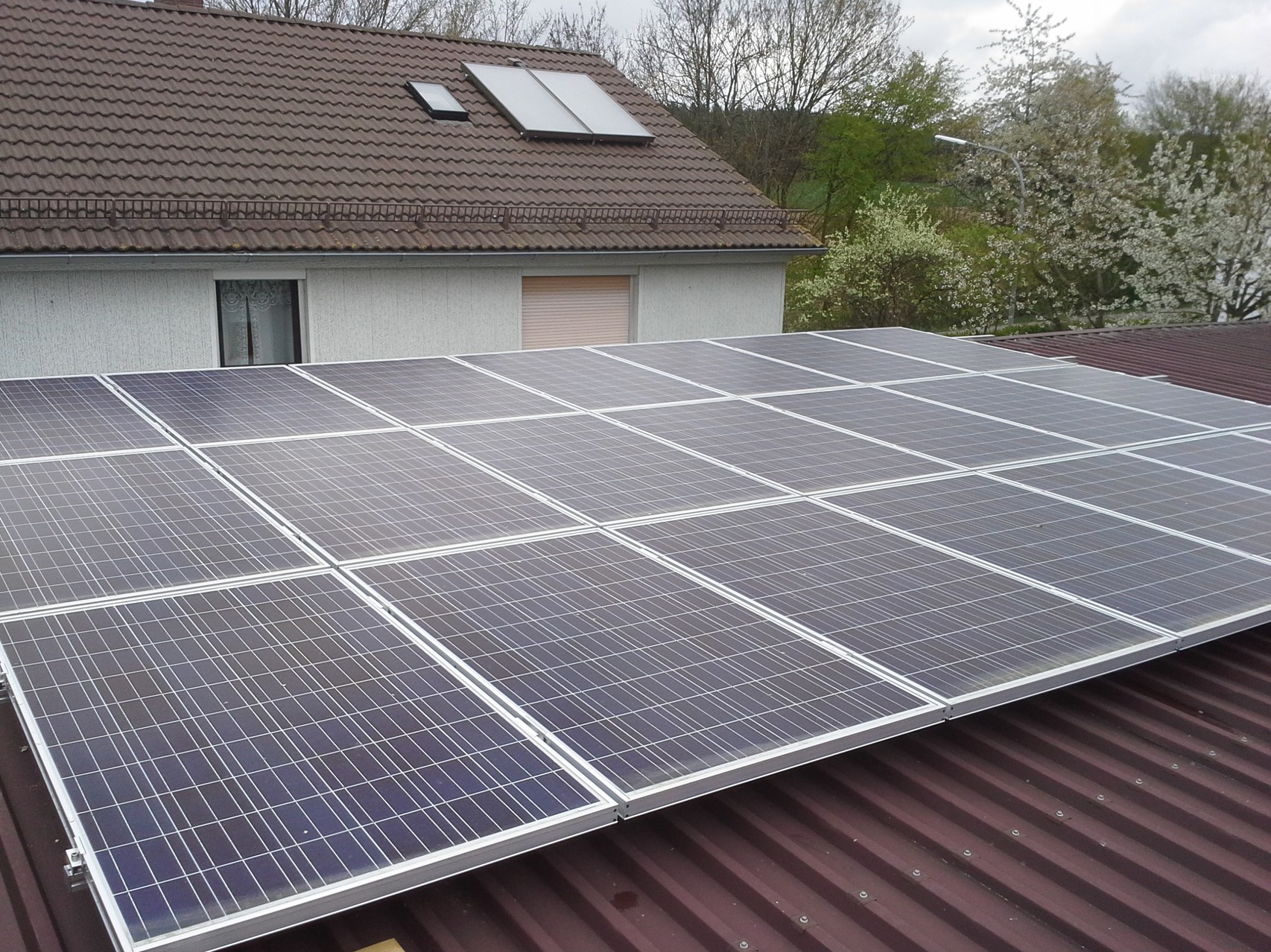 9,5 kWp in 93138 Lappersdorf/Schwaighausen SHARP Solar
