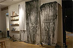 La Chute, encre et cire sur tissu. Résidence Story–The Artist, The Survivor, 2005 à la Chambre blanche de Québec