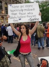 Protestschild, 28. September 2011; „Niemand ist mehr Sklave, als der sich für frei hält, ohne es zu sein.“ - Goethe