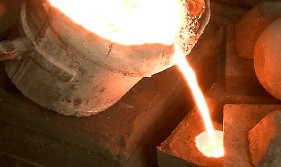 【砂型鋳造】金属材料を砂型へ流して成型する工法