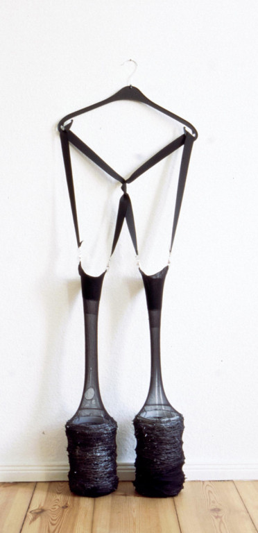 (2002, mixed media, barbed wire, women's tights etc.)
